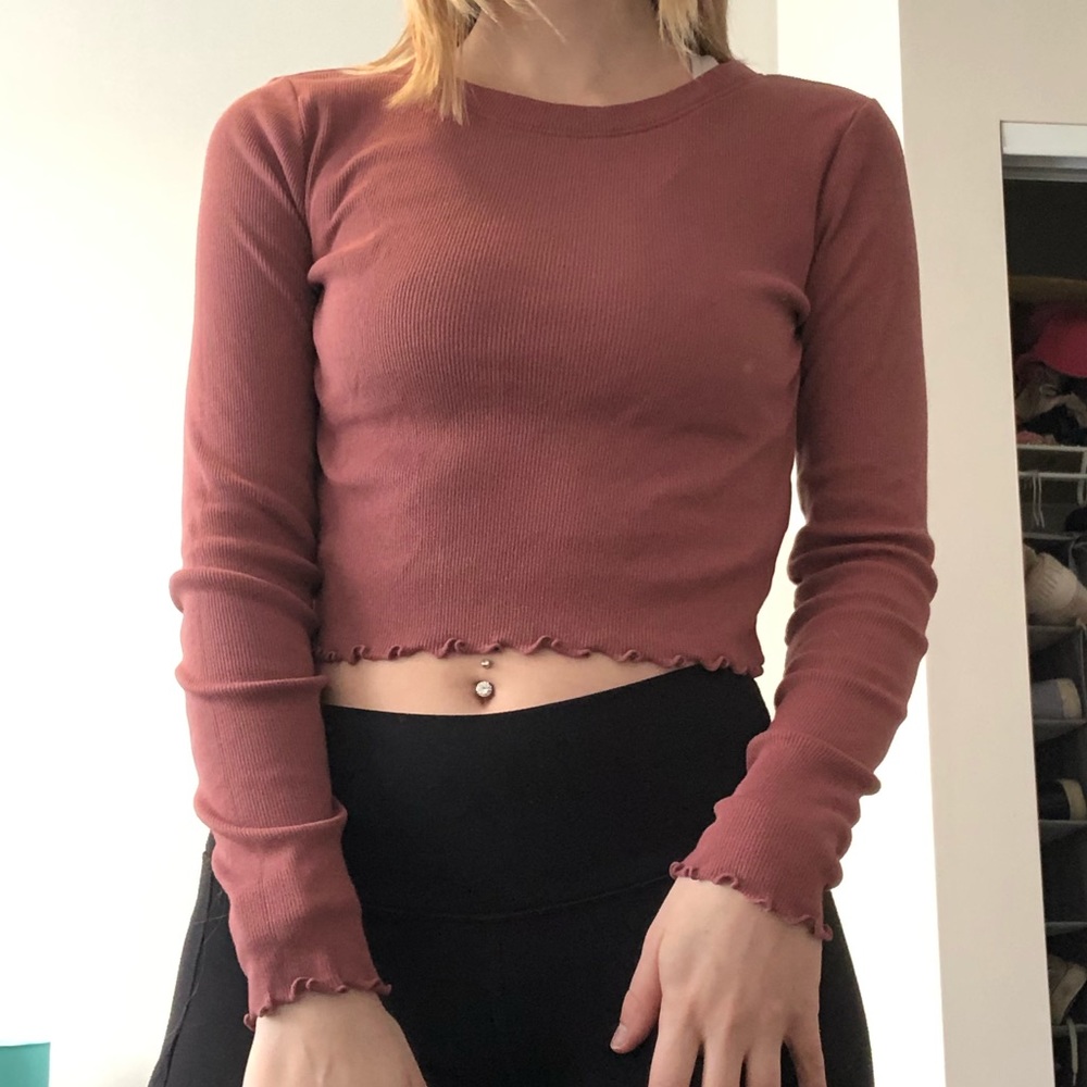 Lettuce Hem Long Sleeve Crop Top